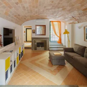  Apartment Aurora
